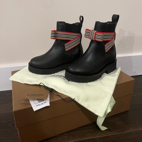 Burberry Other - Authentic Burberry Dearington Leather Chelsea Boots